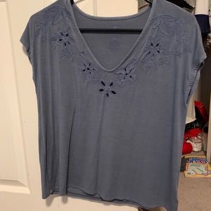 AMERICAN EAGLE- Blue v-neck tee shirt